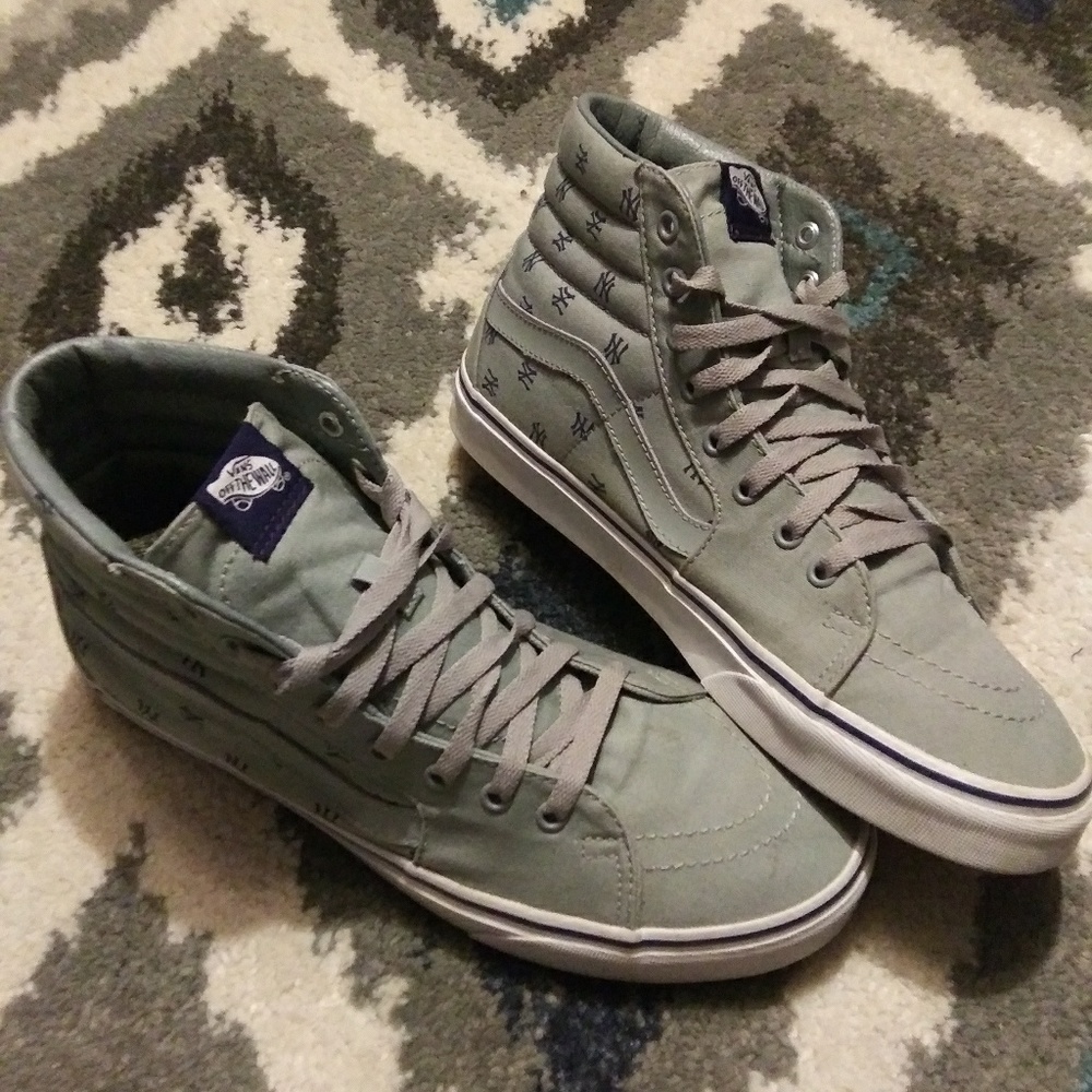 Vans!! Yankees limited high tops!